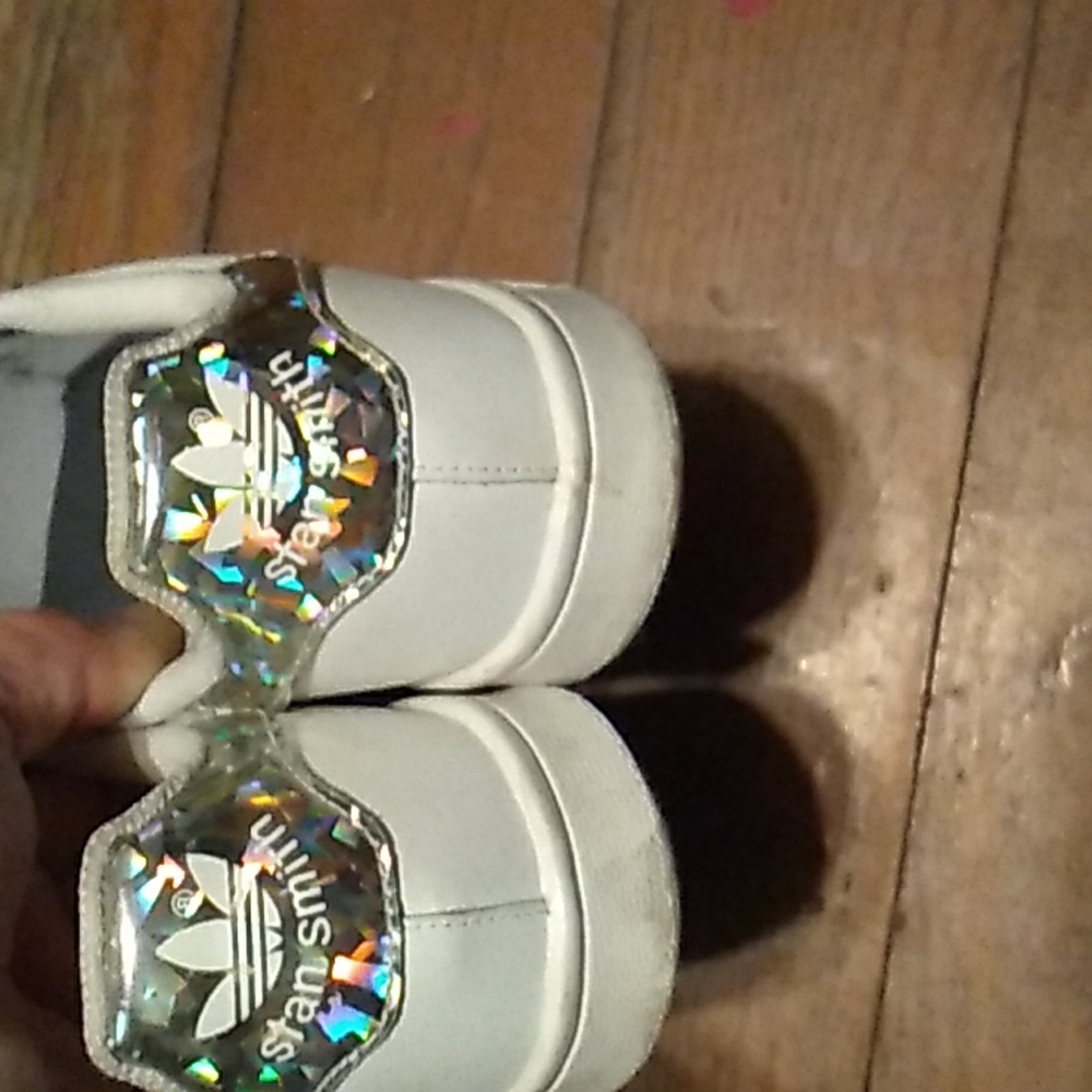 Size 5 1/2 Adidas sneakers - Picture 3 of 3